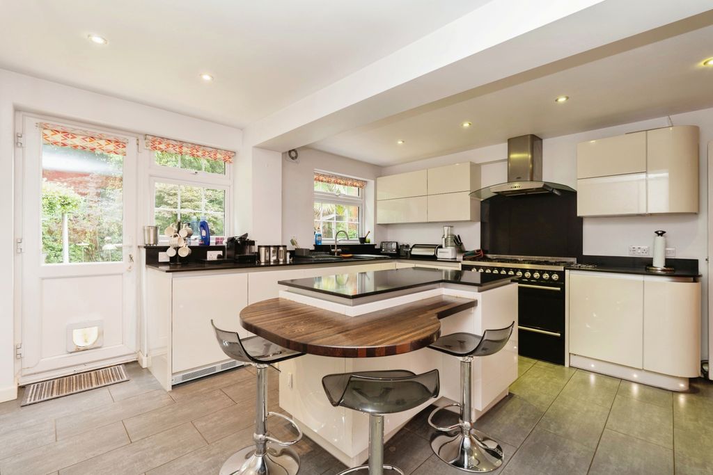 Property photo 2 of 15 Kitchen