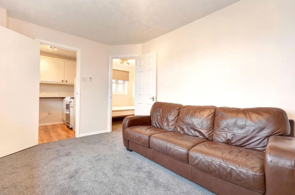 Property photo 3 of 6 4765032