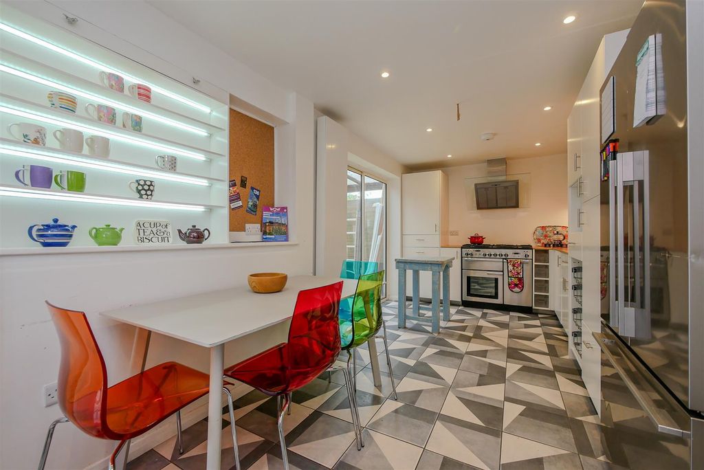 Property photo 2 of 14 Kitchen/Breakfast Room