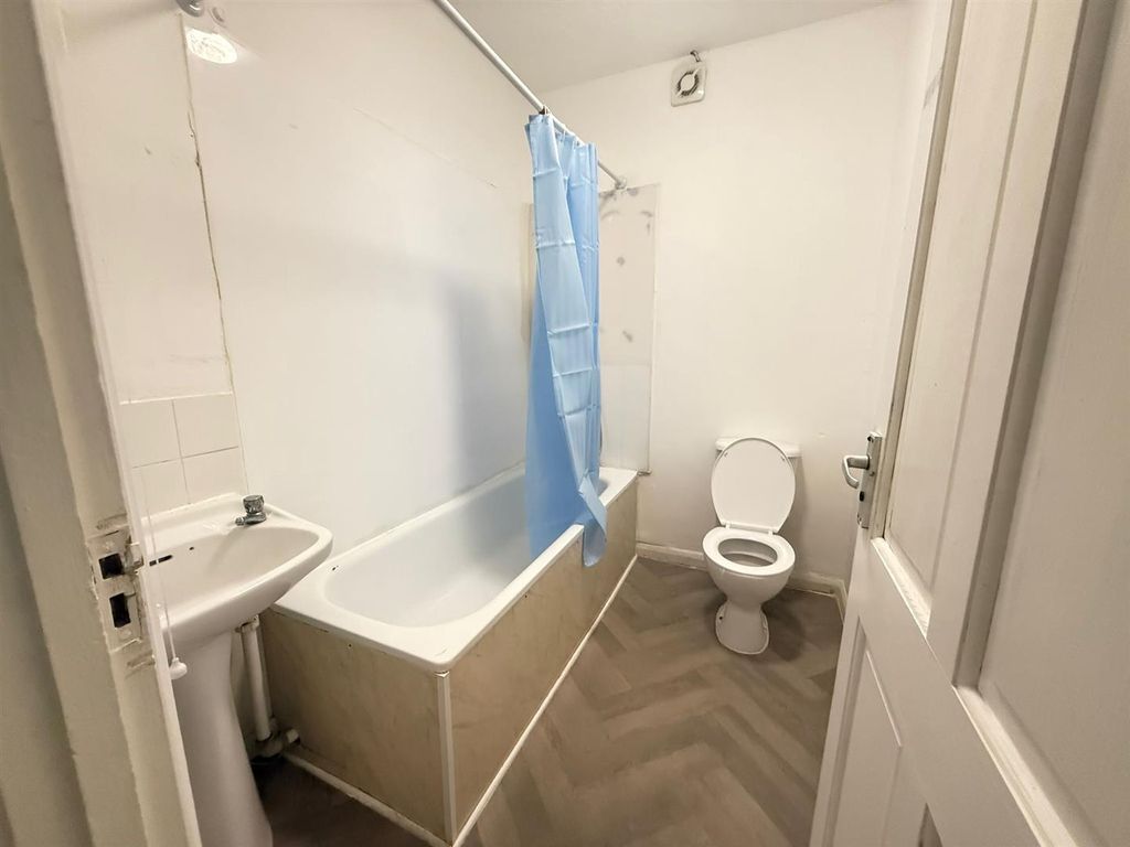 Property photo 2 of 6 Photo-2025-11-07-14-02-09.Jpg