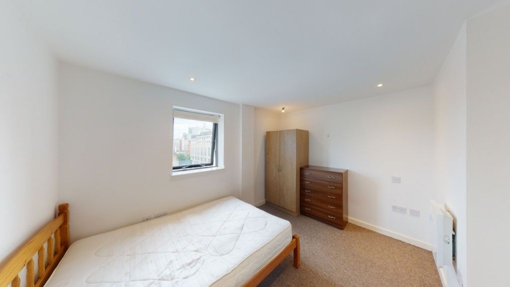 Property photo 3 of 6 Bright And Tidy Double Bedroom Featuring A Comfort...