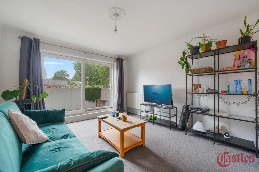 Property photo 1 of 20 Living Room