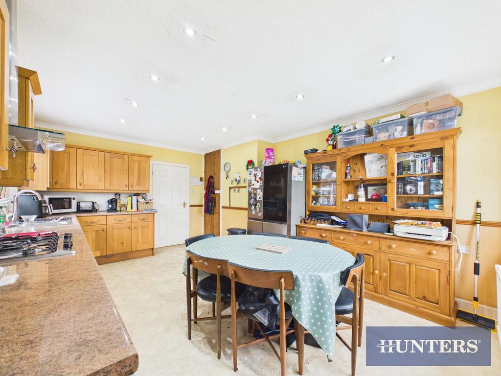 Property photo 3 of 14 Kitchen