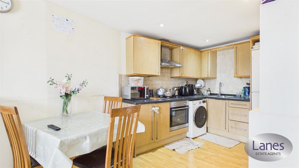 Property photo 2 of 7 Cam04248G0-Pr0167-Still002.Jpg