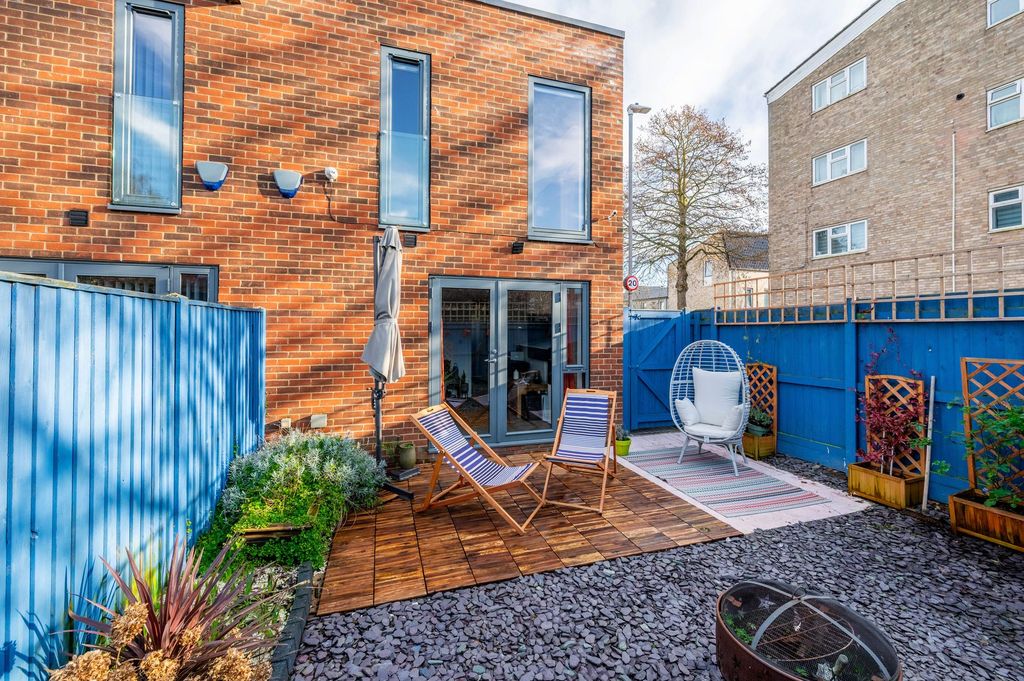 Property photo 2 of 20