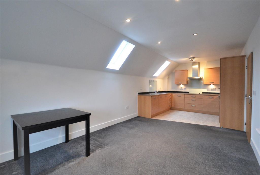 Property photo 2 of 12 Open-Plan Living/Dining/Kitchen