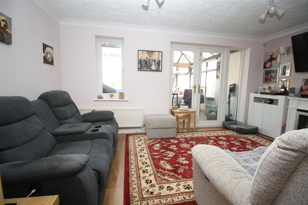 Property photo 3 of 20 Lounge A