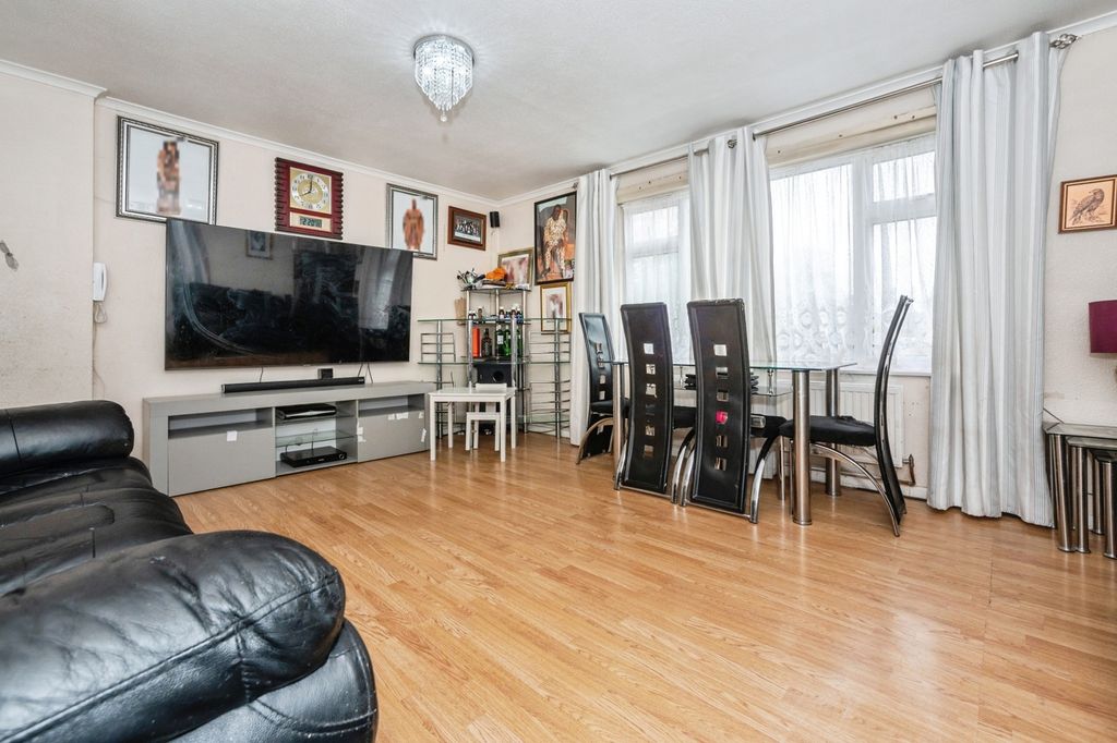 Property photo 3 of 17 Photo