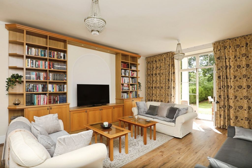 Property photo 3 of 28 Photo