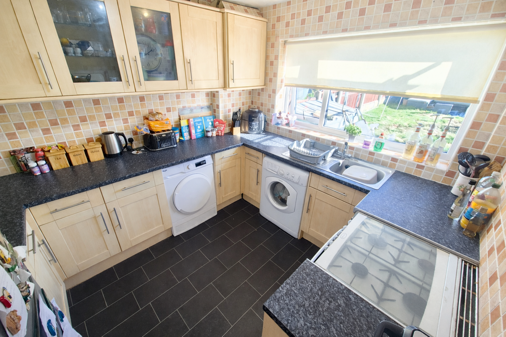 Property photo 3 of 14 Kitchen