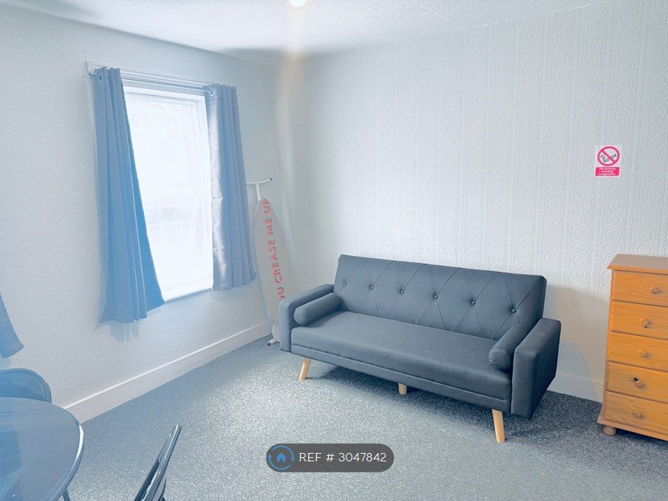 Property photo 1 of 15 Lounge