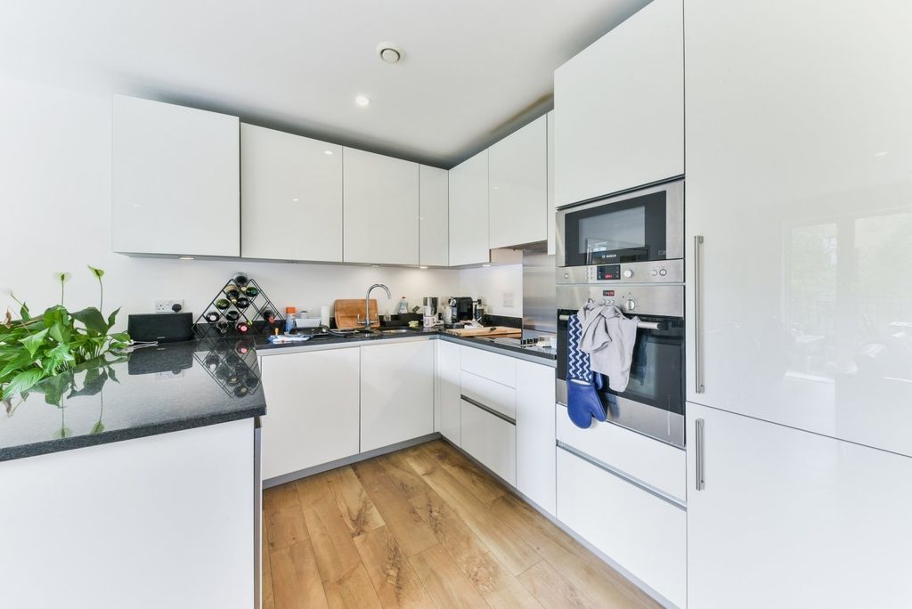 Property photo 2 of 18 Kitchen