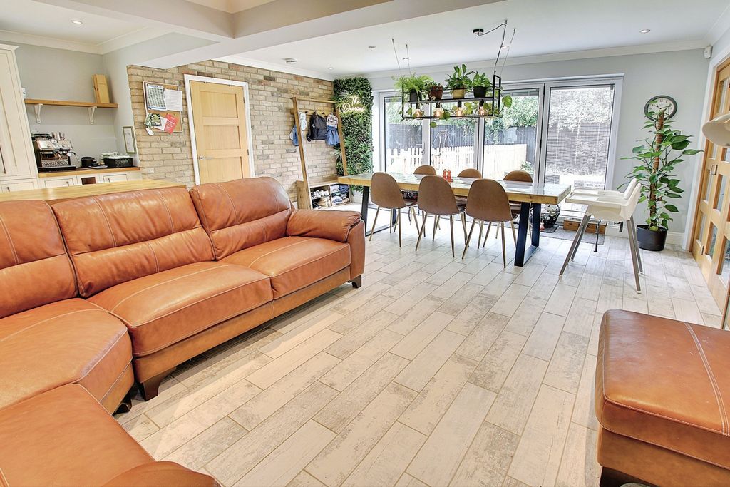 Property photo 2 of 26