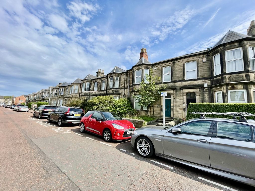 Property photo 1 of 9 3 Bedroom Flat To Rent, Exeter Street, Gateshead Ne8
