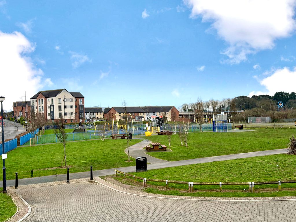 Property photo 2 of 25 72B2F349-C4C4-4813-Bac5-7863612Edd8F