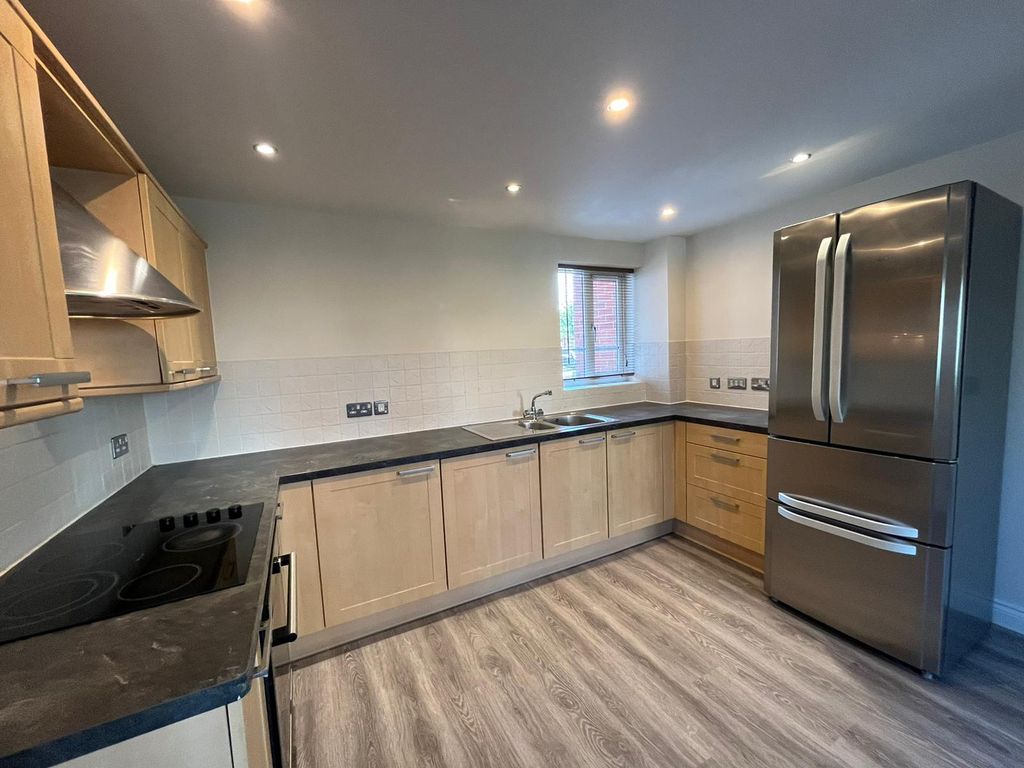 Property photo 3 of 9 Kitchen