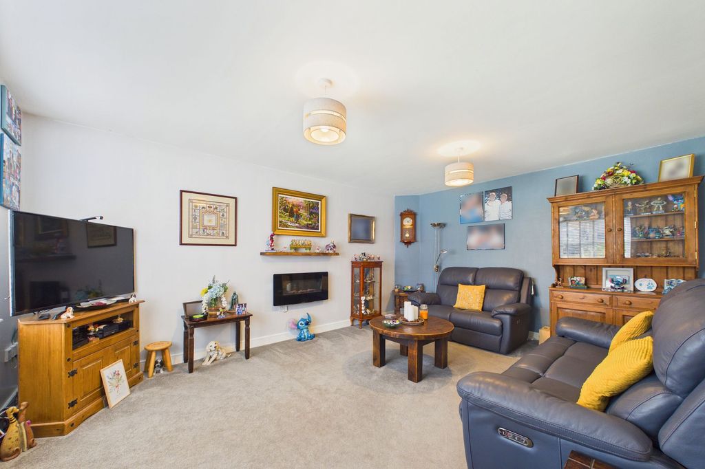 Property photo 3 of 24
