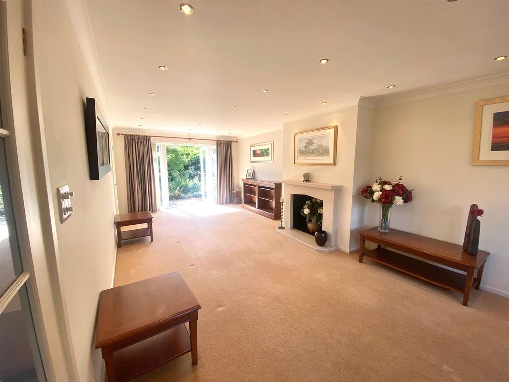 Property photo 3 of 18 Living Room.Jpg