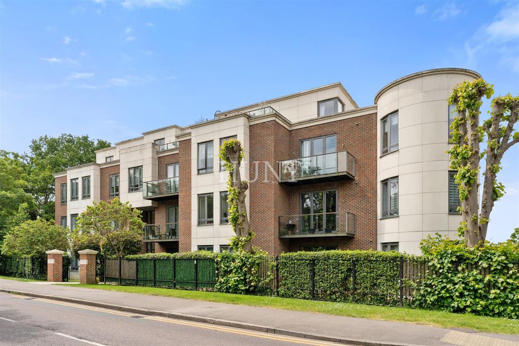 Property photo 1 of 30