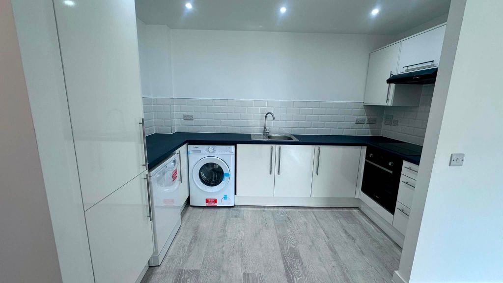 Property photo 3 of 6 Kitchen