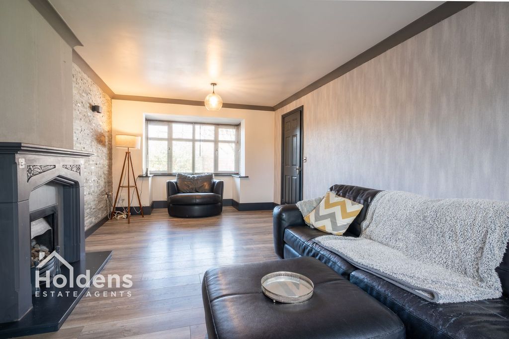 Property photo 2 of 27