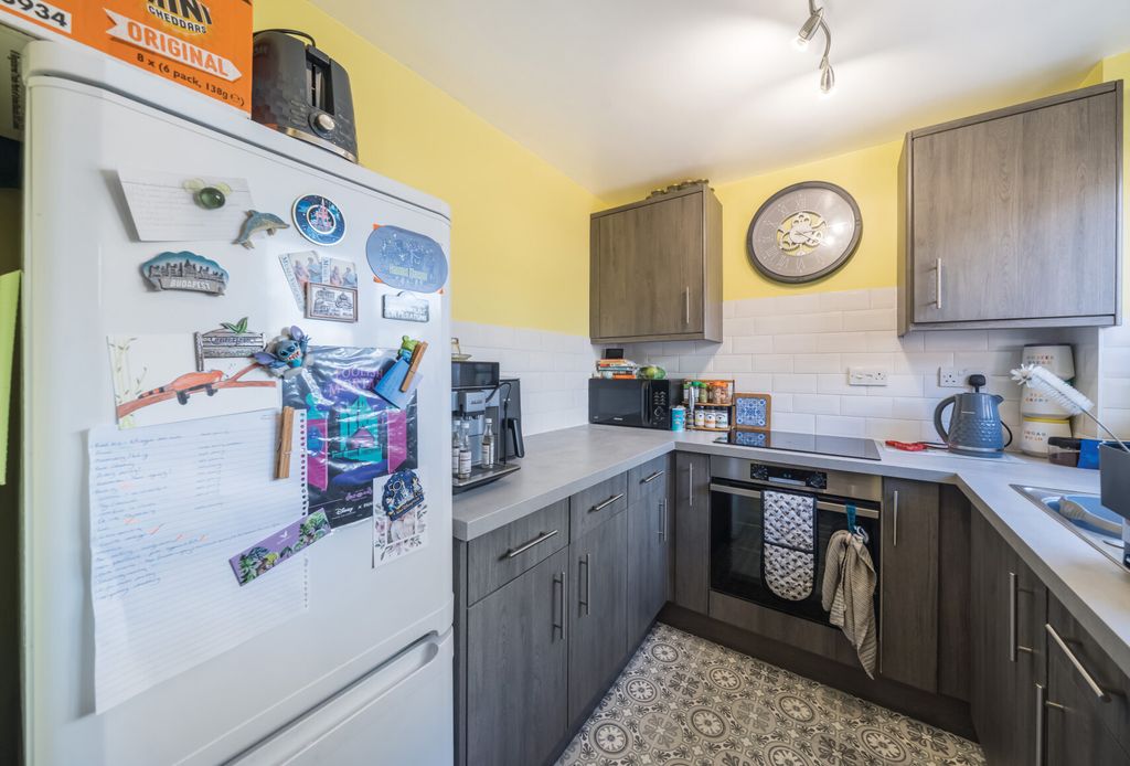 Property photo 3 of 11 1299419-12-68375d...