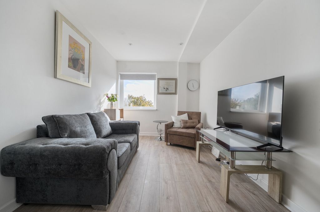 Property photo 3 of 8 1527879-7-6Ac3Ddb...