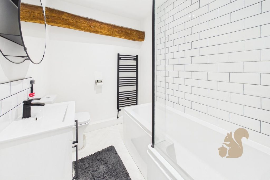 Property photo 3 of 17 Bathroom