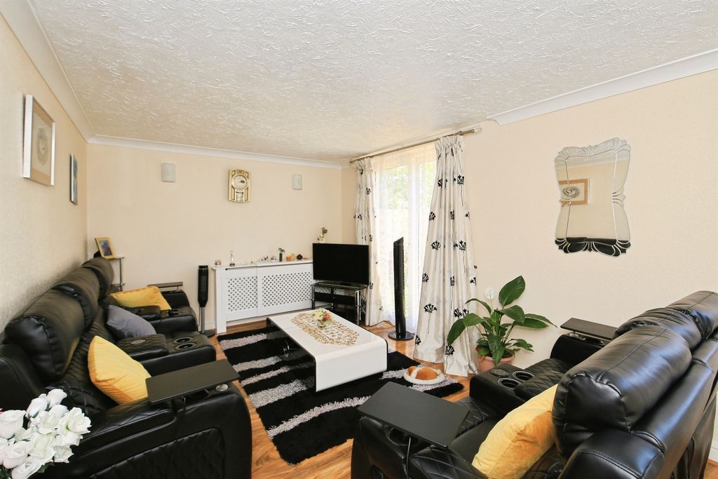 Property photo 2 of 8