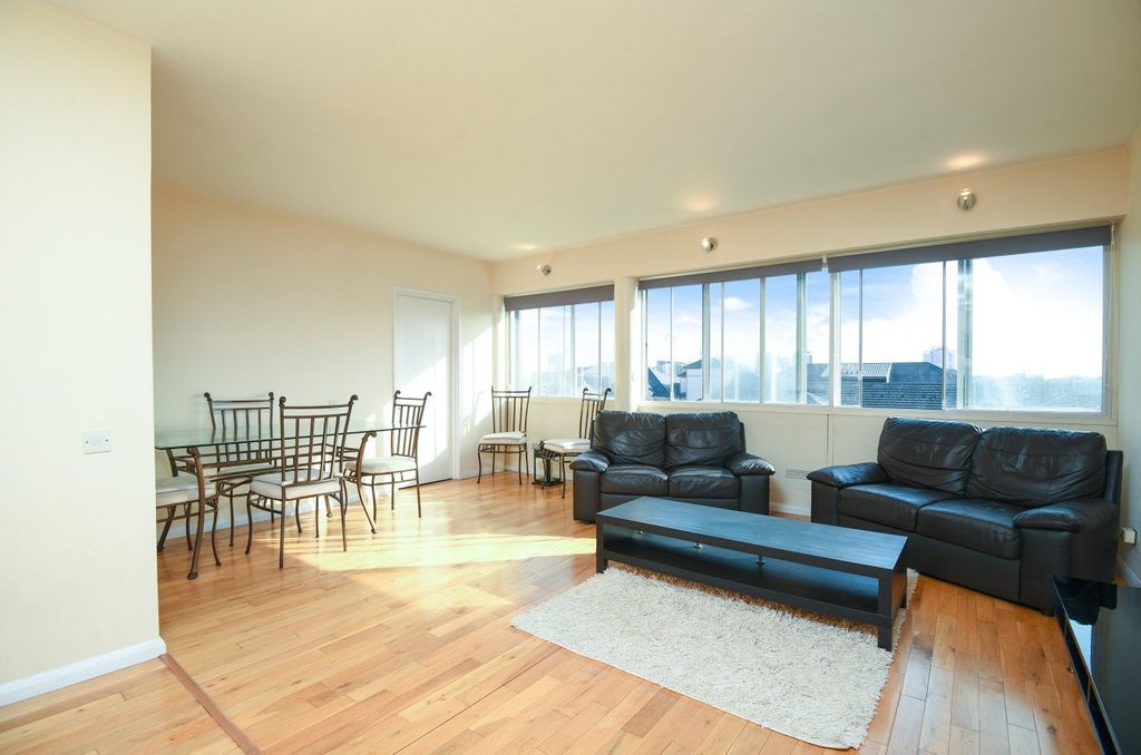 Property photo 1 of 10 Picture No. 04