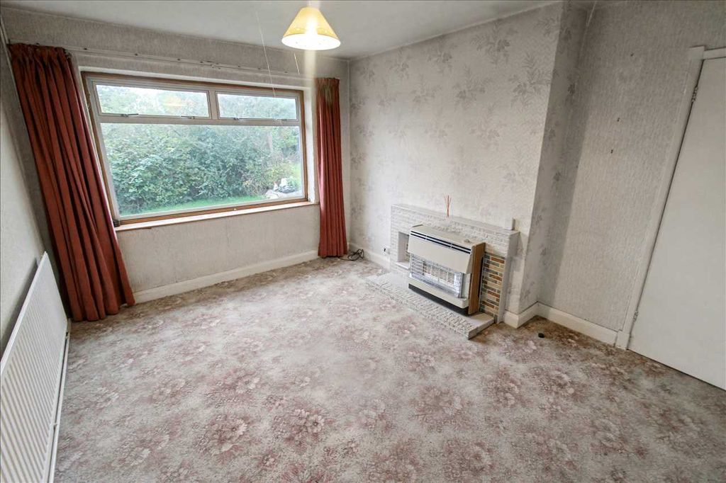 Property photo 3 of 16 Lounge