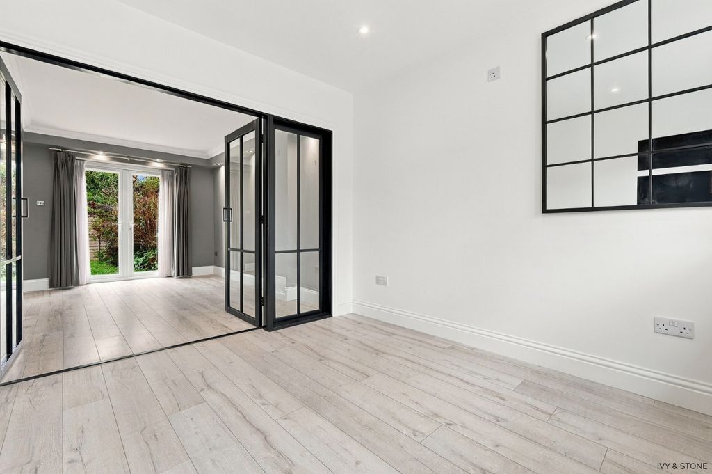 Property photo 2 of 44 5550162