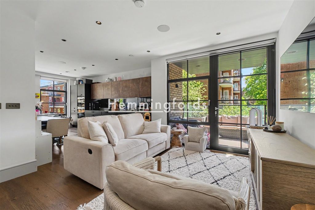Property photo 1 of 14 Bracklyn Street N1-3.Jpg
