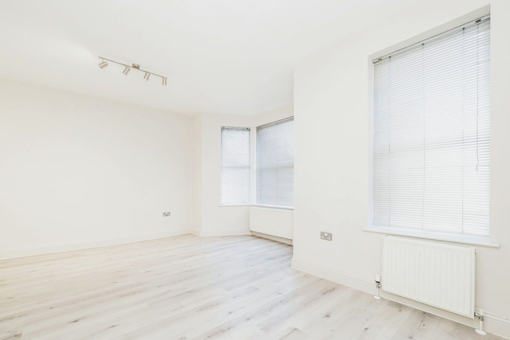 Property photo 3 of 11 _8055161