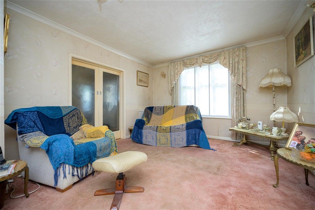 Property photo 3 of 21 Lounge