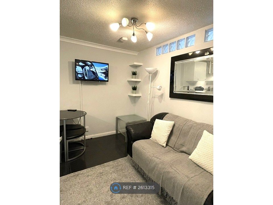 Property photo 1 of 7 Lounge