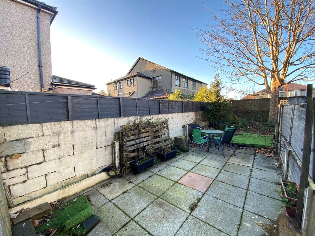 Property photo 2 of 11 Garden