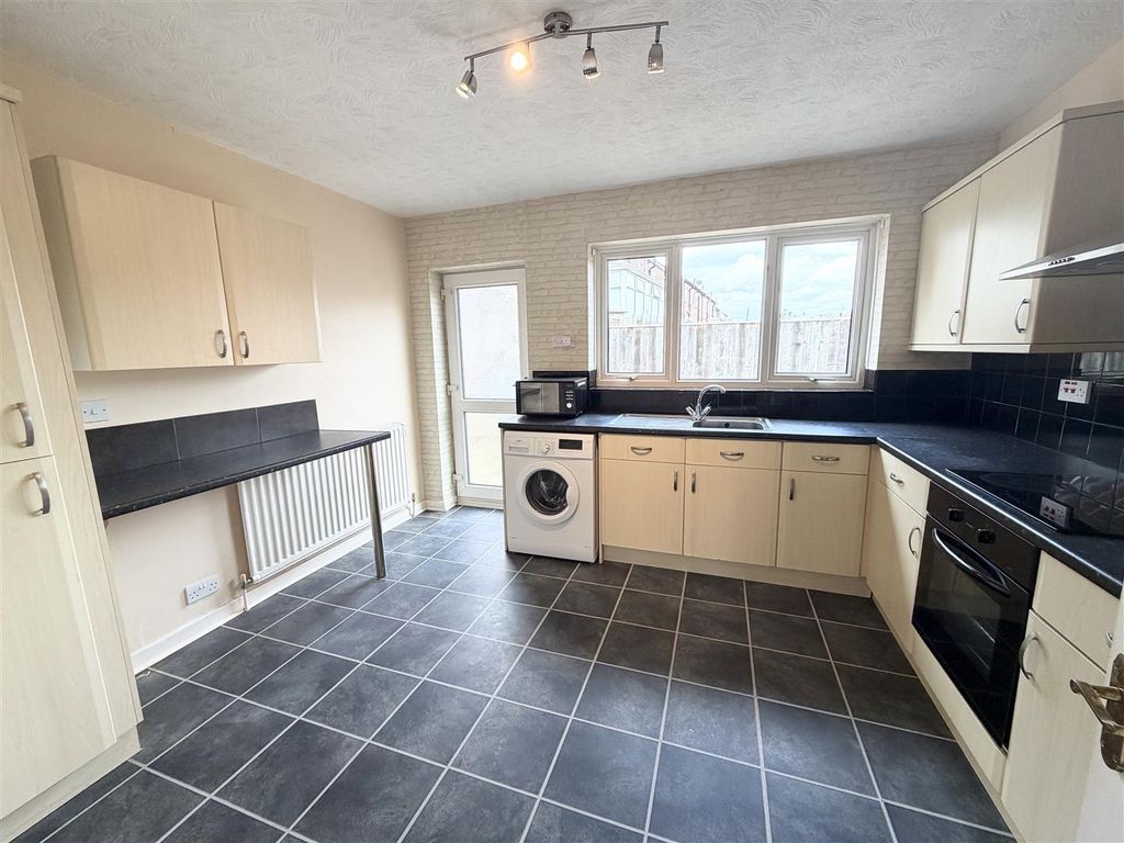 Property photo 2 of 9 Kitchen