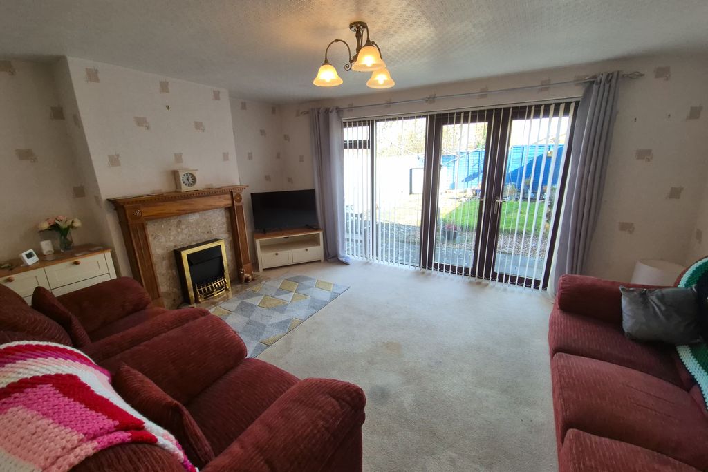 Property photo 2 of 13 Lounge