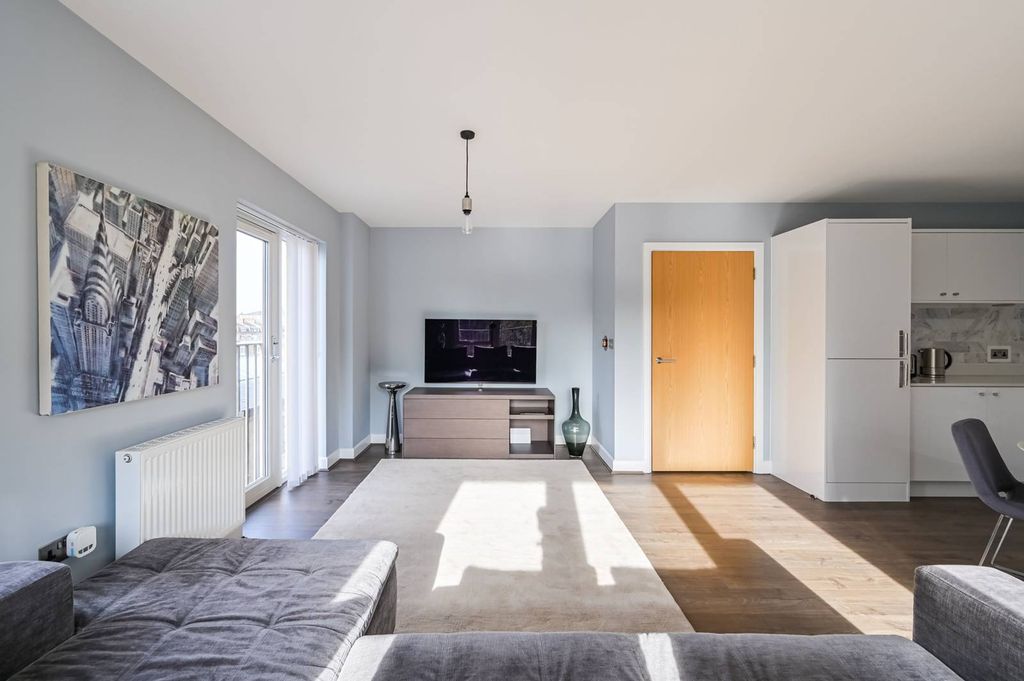 Property photo 2 of 23