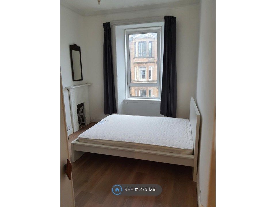 Property photo 3 of 11 Bedroom 1. Kingsize Bed.