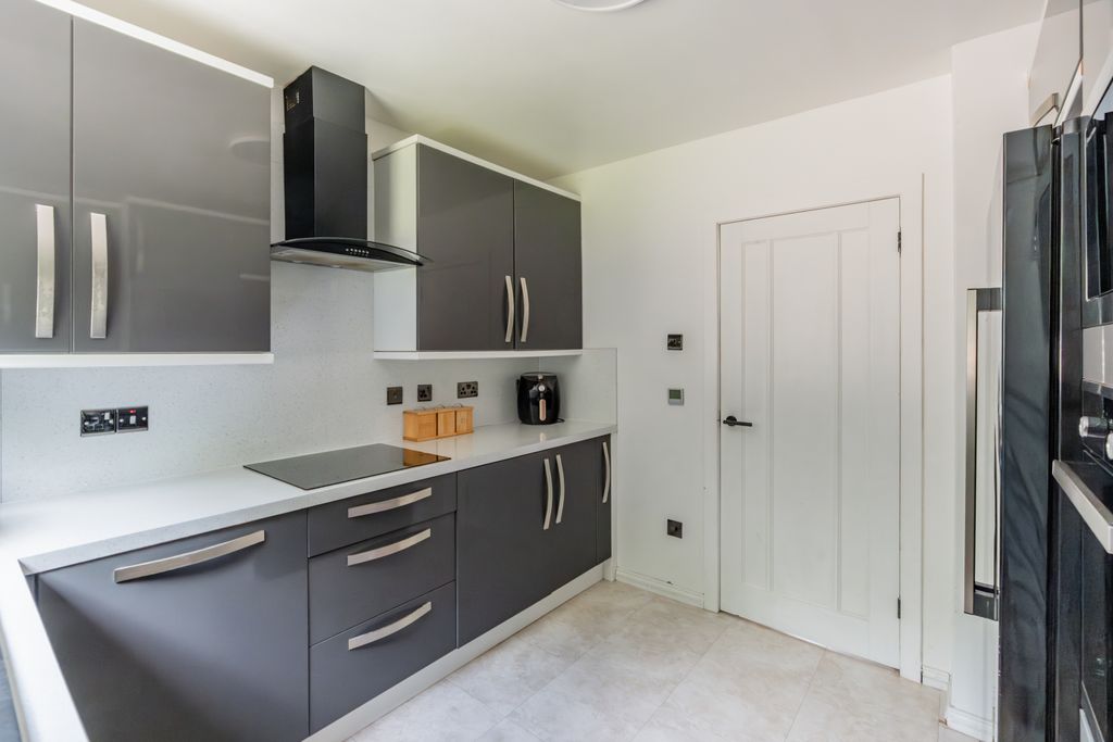 3 bed terraced house for sale60 Forthview Crescent, Edinburgh EH14 photo 5