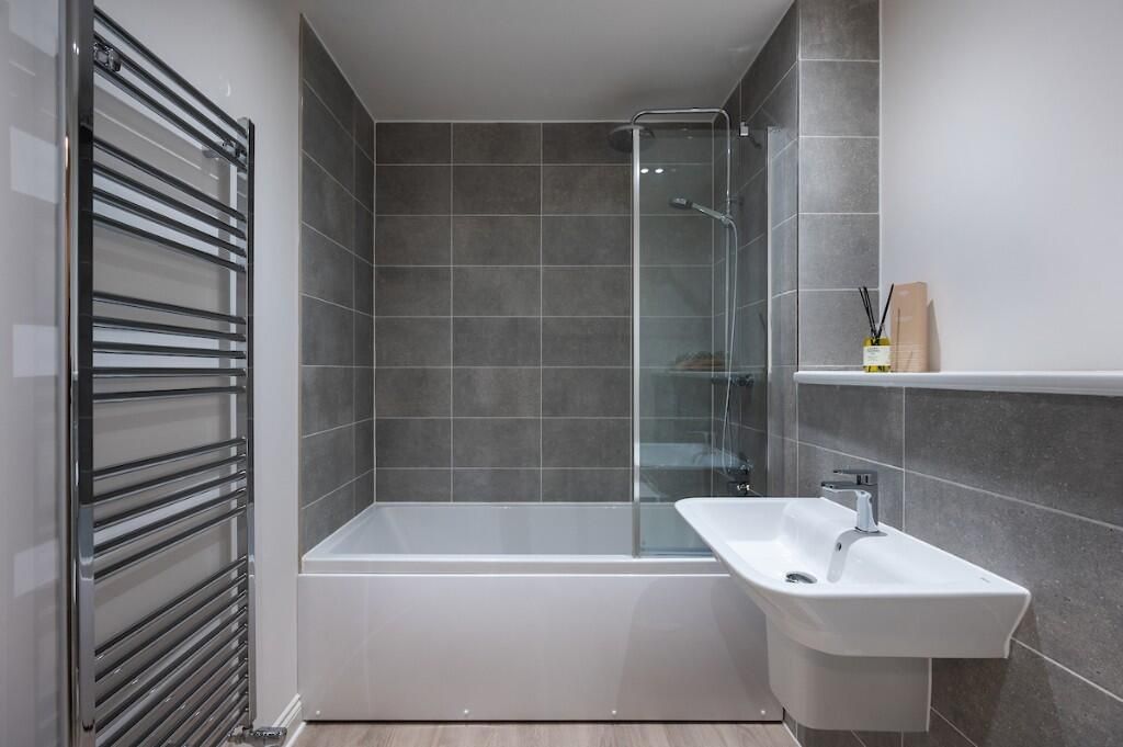 2 bed flat for saleTornagrain IV2 photo 4
