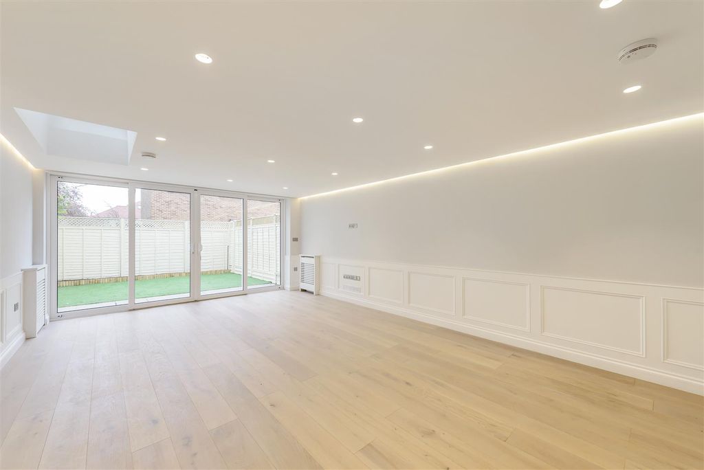 Property photo 2 of 10 834032 (2).Jpg