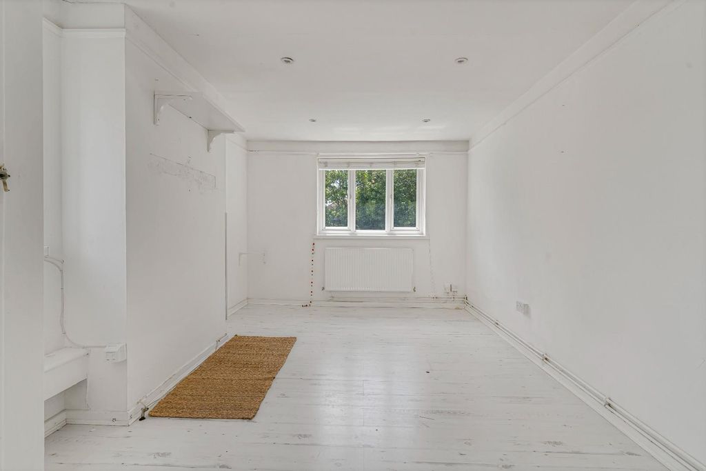 Property photo 2 of 16 8_57898.Jpg