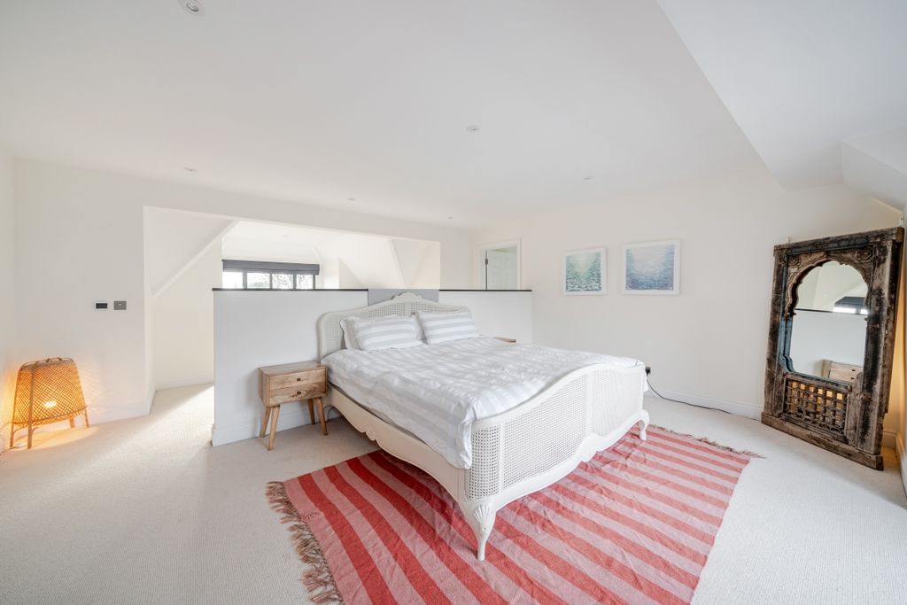 Property photo 3 of 14 Main Bedroom