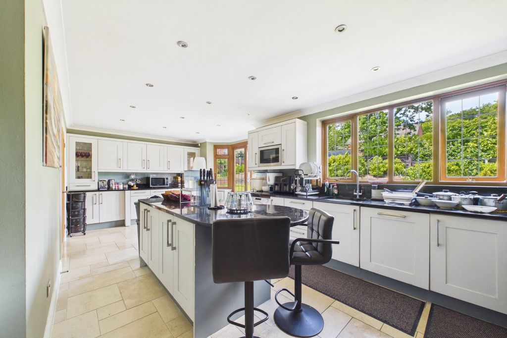 Additional image 9 of 6 bed detached house for saleBeehive Lane, Binfield, Bracknell, Berkshire RG12