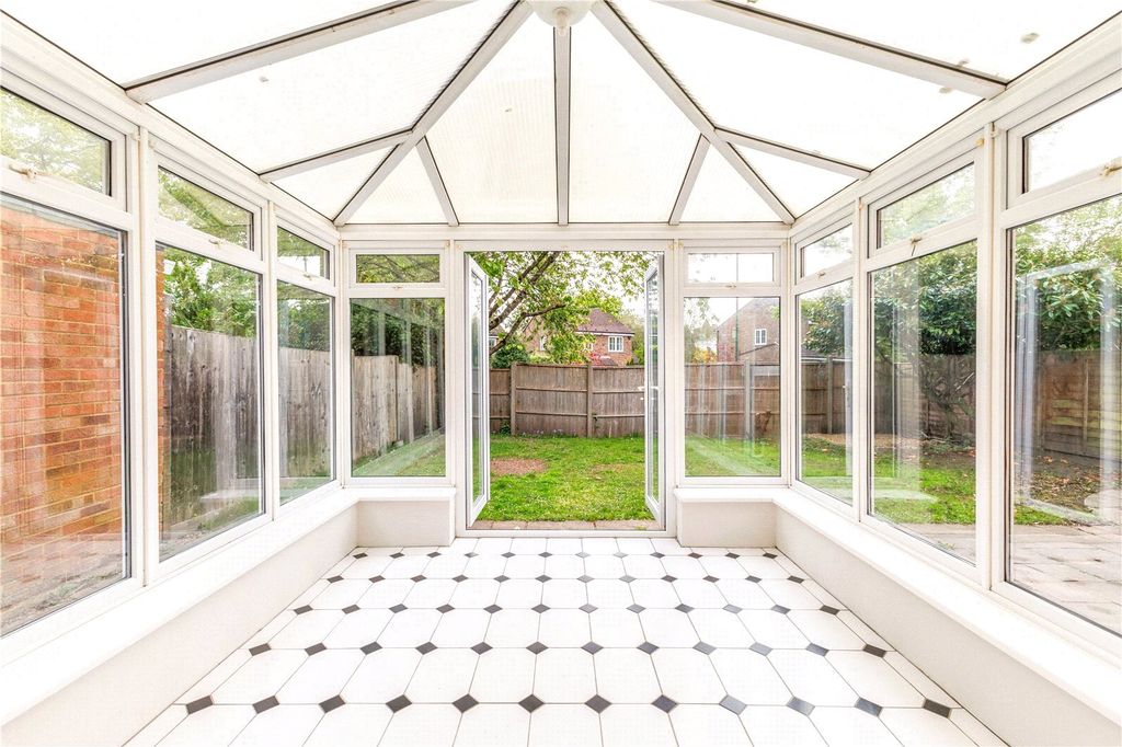 Property photo 3 of 10 Conservatory