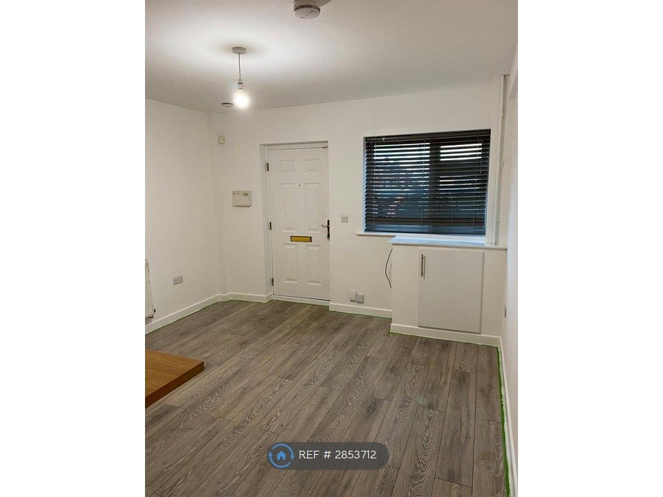 Property photo 3 of 6 Lounge