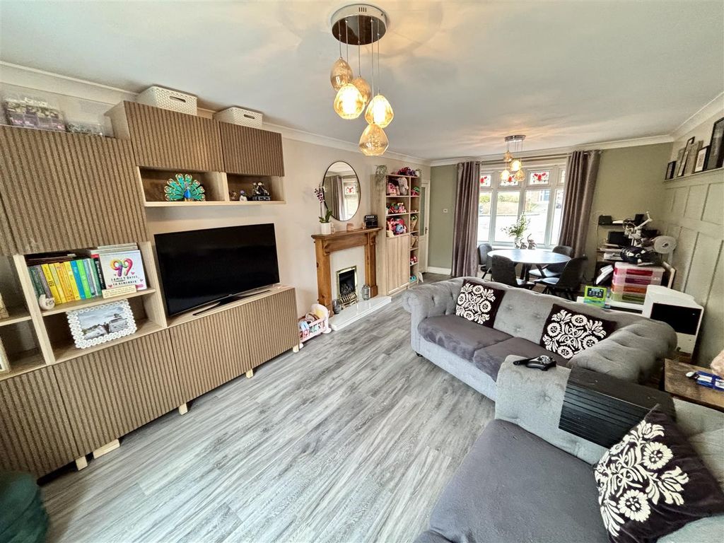 Property photo 2 of 16 Open Plan Living And Dining Room